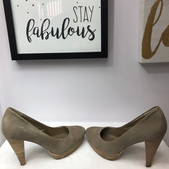 Banana Republic - Tan Suede Leather Pumps - Picture 3 of 5